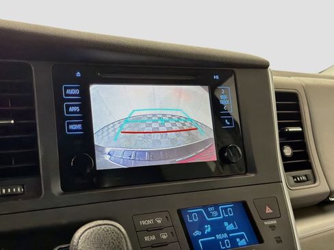 Used 2017 Toyota Sienna LE FWD image 16