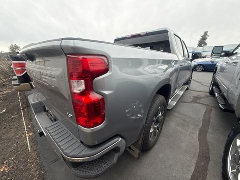 Used 2023 Chevrolet Silverado 1500 LT w/ Z71 Off-Road Package AWD/4WD image 4
