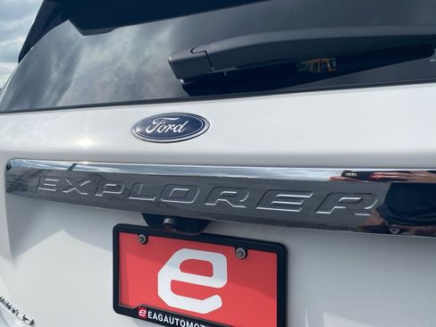 Used 2023 Ford Explorer Limited w/ Limited Technology Package RWD image 42