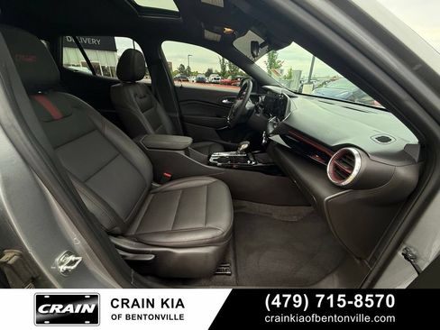 Used 2025 Chevrolet Trax RS w/ Sunroof Package FWD image 32