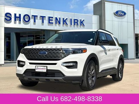 Used 2022 Ford Explorer XLT w/ Equipment Group 202A RWD image 3