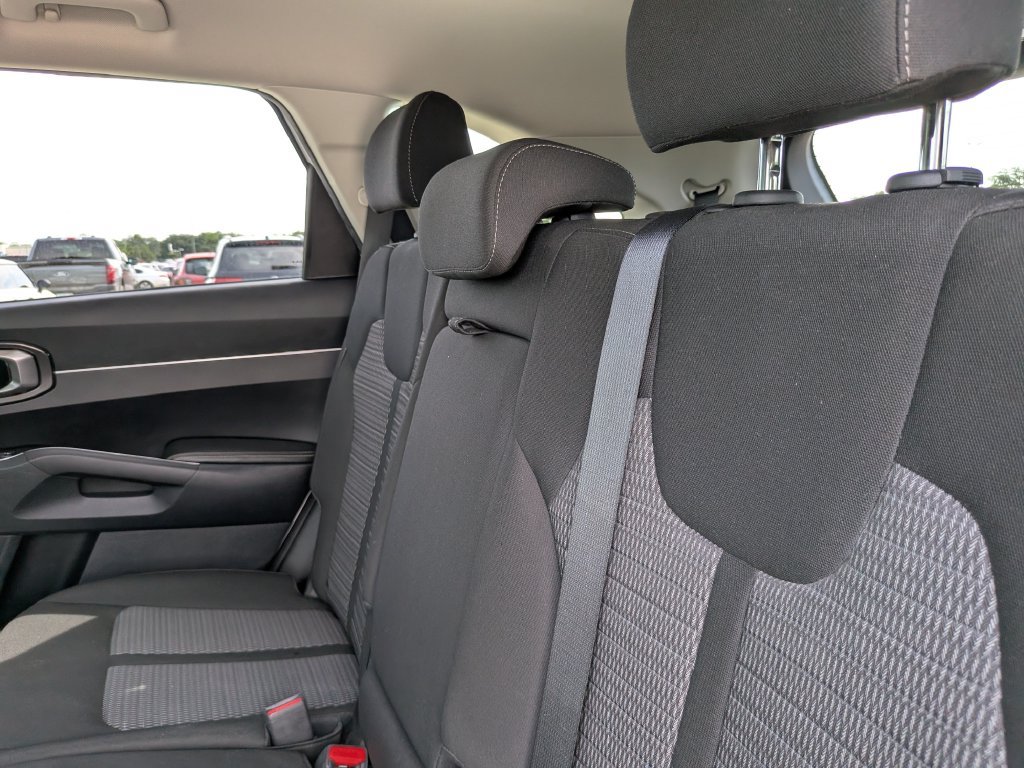 Certified 2023 Kia Sorento LX FWD image 18