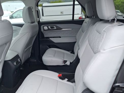 Used 2025 Ford Explorer Platinum w/ Ultimate Package image 19