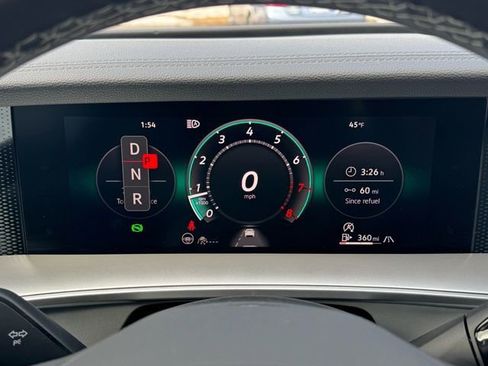 Used 2025 Volkswagen Tiguan SE image 35