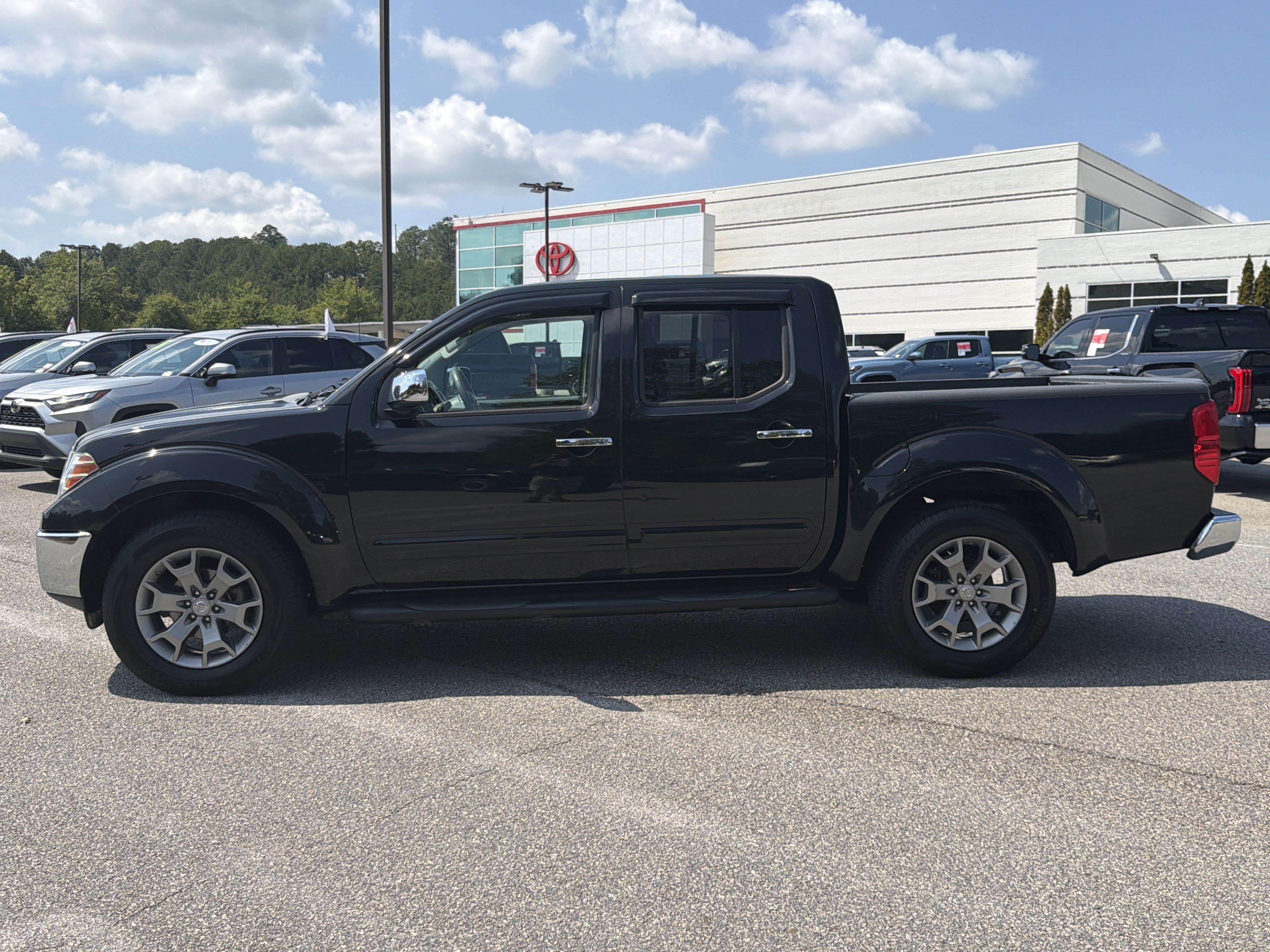 Used 2019 Nissan Frontier SL RWD image 13