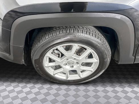 Used 2020 Jeep Renegade Latitude w/ Safety & Security Group II image 33