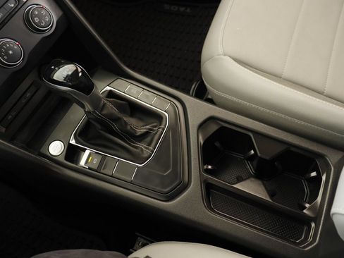 Certified 2022 Volkswagen Taos SE FWD image 17
