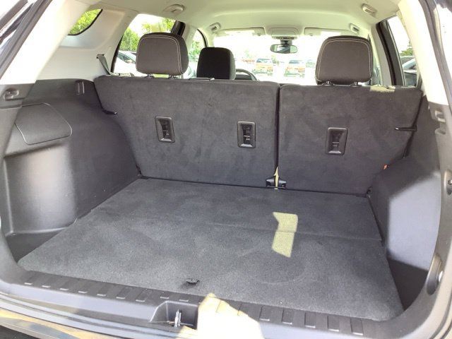 Used 2023 GMC Terrain SLE w/ Driver Convenience Package AWD/4WD image 9