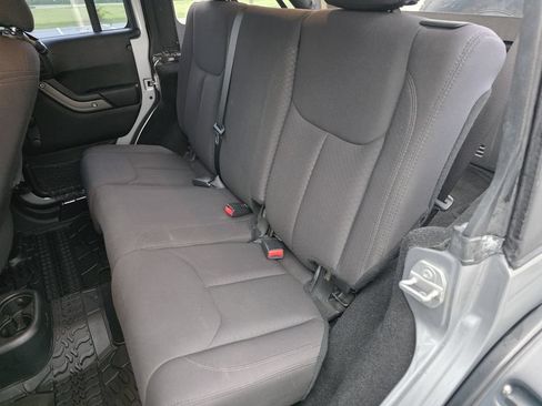 Used 2017 Jeep Wrangler Unlimited Sport w/ Connectivity Group AWD/4WD image 13