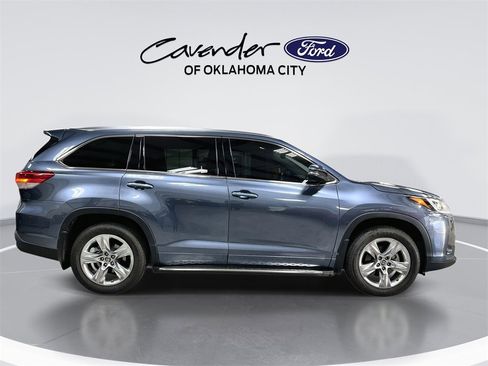 Used 2018 Toyota Highlander Limited image 9
