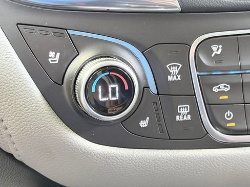 Used 2018 Chevrolet Equinox Premier AWD/4WD image 57