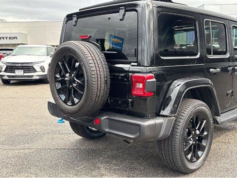 Used 2023 Jeep Wrangler Unlimited Sahara w/ Cold Weather Group AWD/4WD image 11