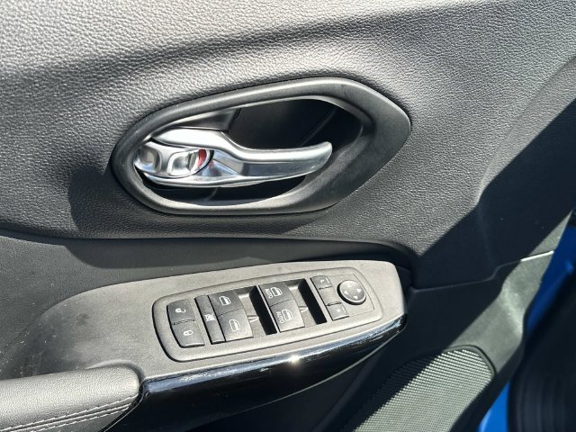 Used 2023 Jeep Cherokee Altitude Lux AWD/4WD image 9