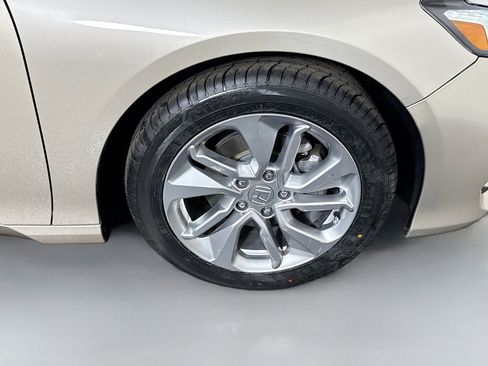 Used 2019 Honda Accord LX image 32