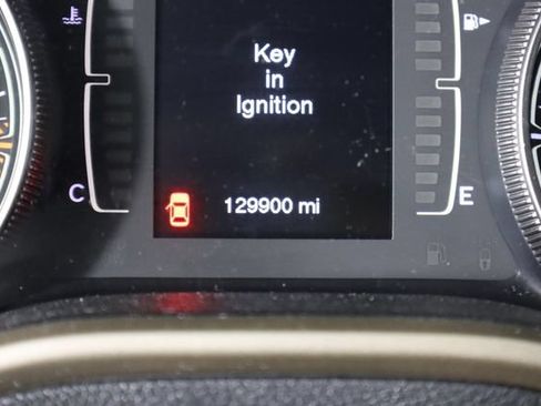 Used 2014 Jeep Cherokee Latitude w/ Cold Weather Group AWD/4WD image 36