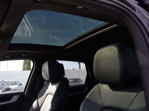 Used 2024 Porsche Cayenne image 15