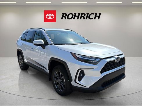 Used 2023 Toyota RAV4 XLE Premium AWD/4WD image 4