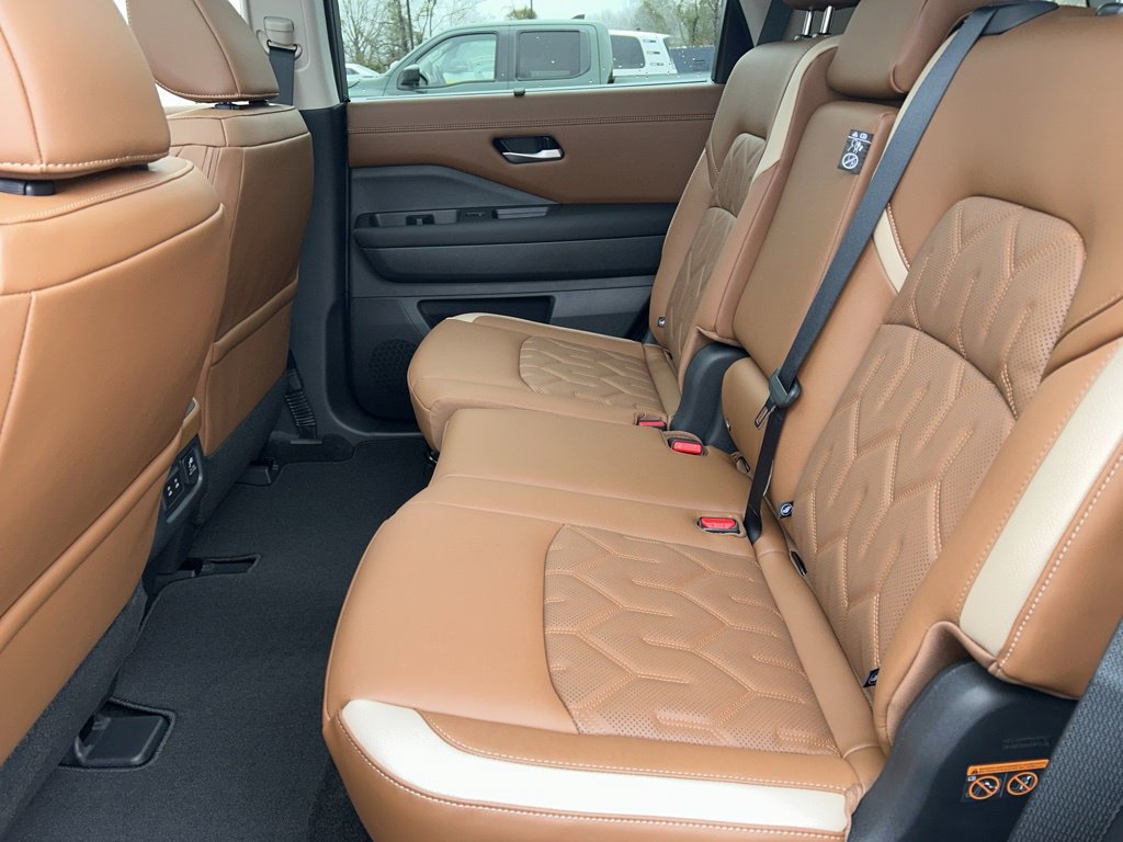 New 2026 Nissan Pathfinder Platinum w/ Cargo Package FWD image 22