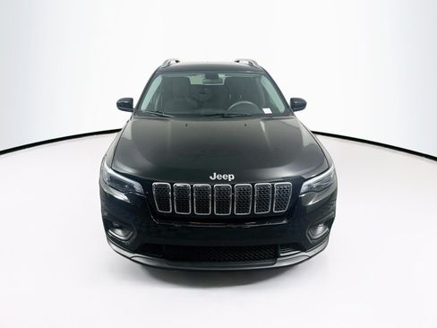 Used 2019 Jeep Cherokee Latitude w/ Popular Appearance Group FWD image 2