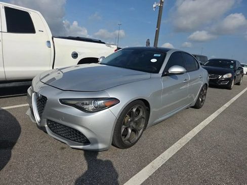 Used 2017 Alfa Romeo Giulia Ti w/ TI 19" Sport Package RWD image 4