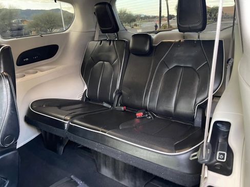 Used 2022 Chrysler Pacifica Limited image 23