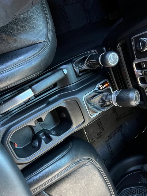 Used 2018 Jeep Wrangler Unlimited Sahara AWD/4WD image 20