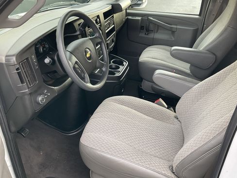 Used 2019 Chevrolet Express 2500 LT w/ LT Preferred Equipment Group image 16