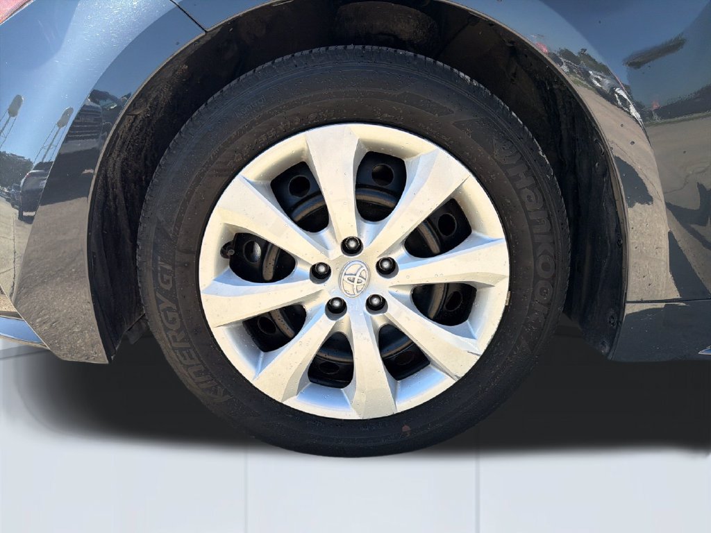Used 2025 Toyota Corolla LE FWD image 27