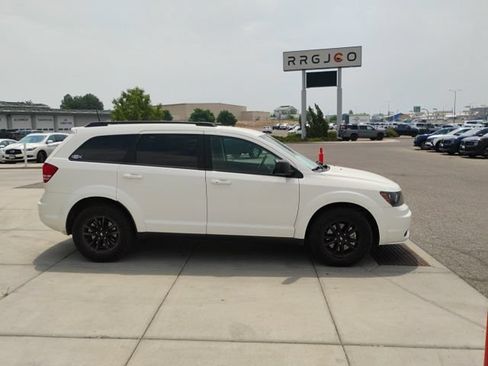 Used 2020 Dodge Journey SE w/ Blacktop Package FWD image 4