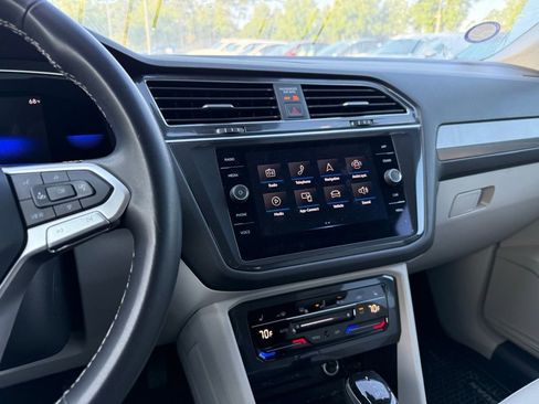 Used 2022 Volkswagen Tiguan SE image 22