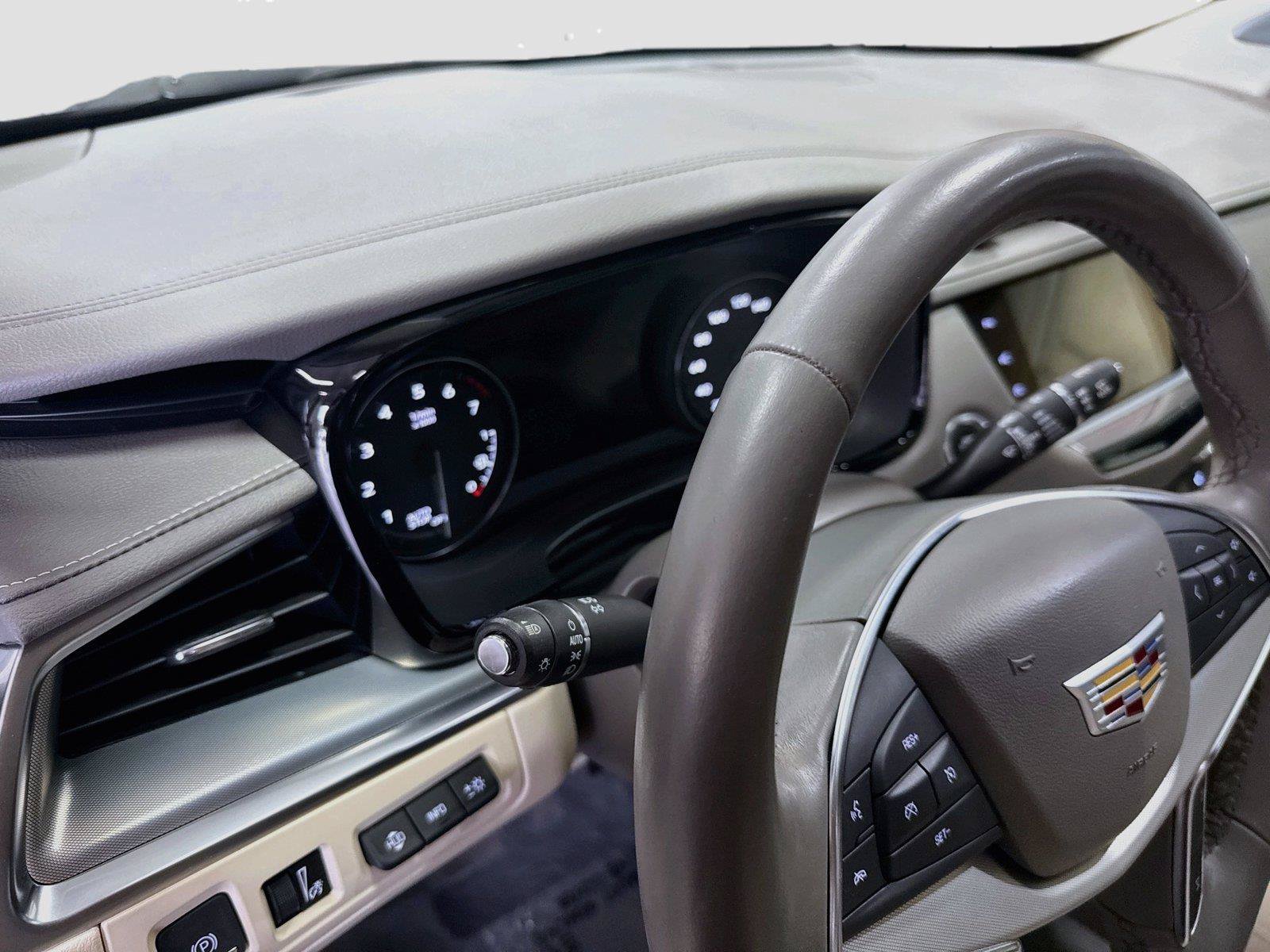 Used 2023 Cadillac XT5 Premium Luxury w/ Technology Package FWD image 9