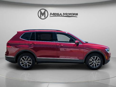 Used 2020 Volkswagen Tiguan SE w/ Panoramic Sunroof Package FWD image 9
