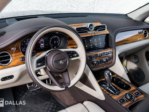 Used 2024 Bentley Bentayga Azure image 24