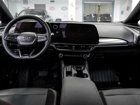 Used 2026 Chevrolet Equinox EV RS FWD image 13