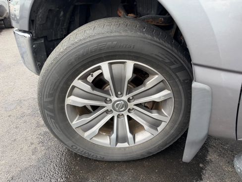 Used 2018 Nissan Titan SL AWD/4WD image 38