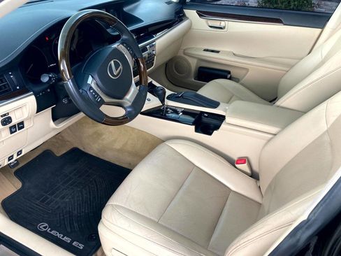 Used 2014 Lexus ES 350 w/ Luxury Package FWD image 9