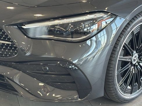 Certified 2025 Mercedes-Benz CLE 300 4MATIC Coupe image 11