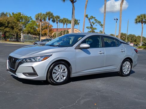 Used 2022 Nissan Sentra S image 2
