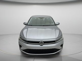 Used 2025 Volkswagen Jetta SE FWD video 2