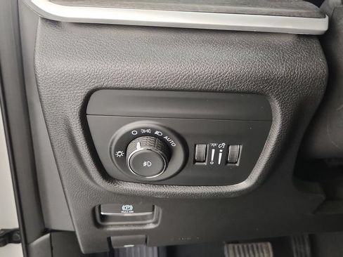 Used 2024 Jeep Grand Cherokee Limited AWD/4WD image 26