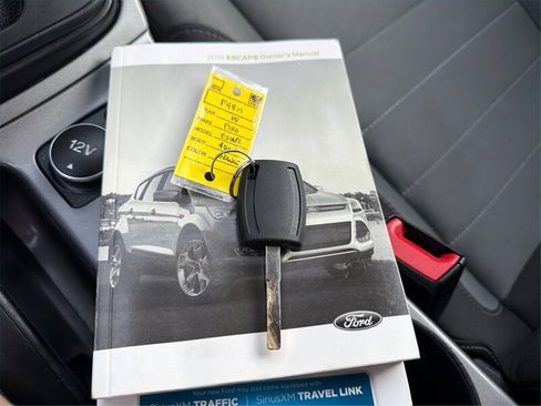 Used 2015 Ford Escape SE image 25