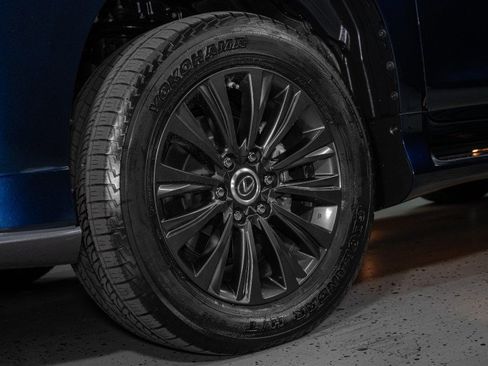 Used 2021 Lexus GX 460 Premium w/ Accessory Package image 28