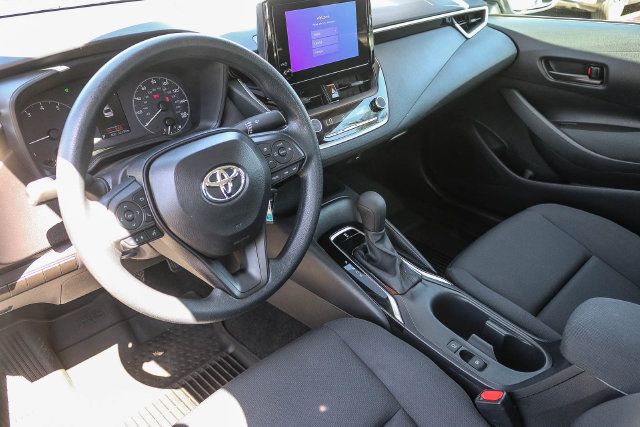 Used 2025 Toyota Corolla LE FWD image 28