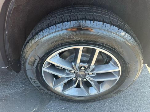 Used 2020 Jeep Grand Cherokee Limited image 50