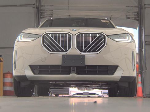 Used 2026 BMW X3 xDrive30 w/ Premium Package AWD/4WD image 3