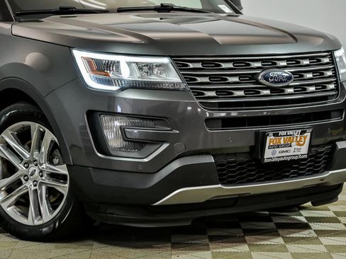 Used 2016 Ford Explorer XLT w/ Equipment Group 202A image 2