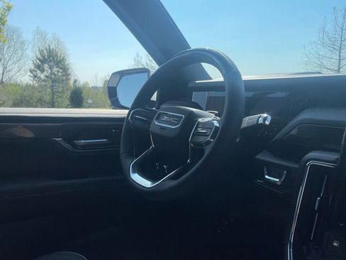 Used 2025 Chevrolet Silverado 2500 LTZ w/ LTZ Convenience Package image 29