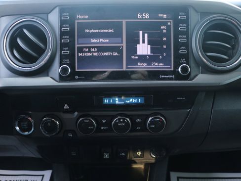 Used 2022 Toyota Tacoma TRD Off-Road image 20