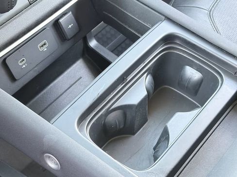 Used 2023 Land Rover Defender 110 SE image 18