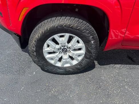 Used 2023 Nissan Frontier SV AWD/4WD image 3